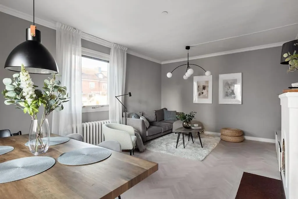 Amazing Family Home In 스톡홀름