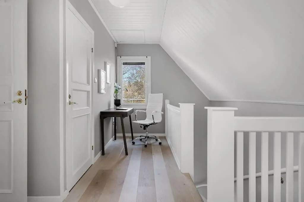 빌라 Amazing Family Home In 스톡홀름